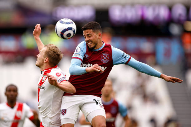 这对年轻选 这对年轻选